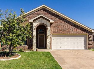 8249 Winter Falls Trl, Hurst, TX 76053