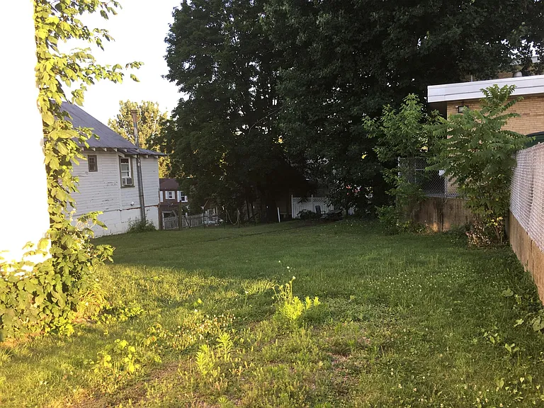 456 E School St — Photo 26