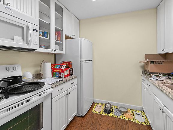 3rd image of 4045 Hodgson Rd APT 309