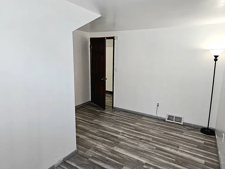 1123 Edmund Ave — Photo 10