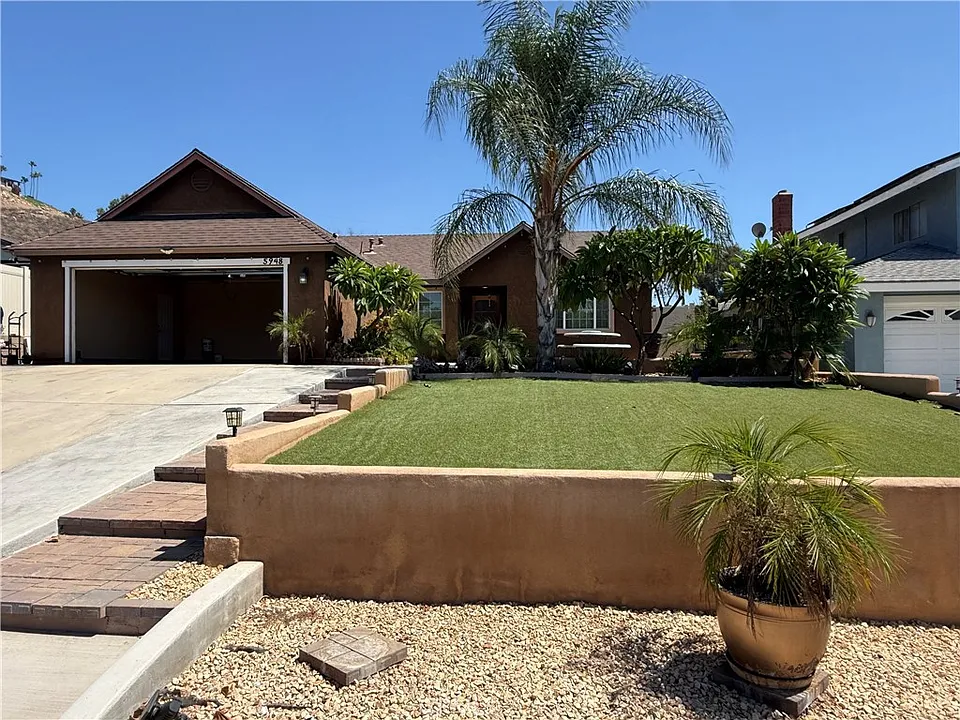5948 Quiroz Dr