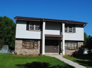 1849 Oakdale Dr, Waukesha, WI 53189