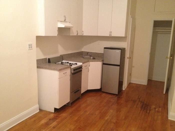 1st image of 102 Charlton St APT 2