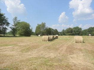 158 Kings Pointe Dr, Lexington, NC 27292