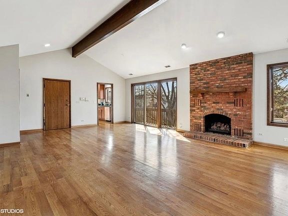3rd image of 1633 N Belmont Ct