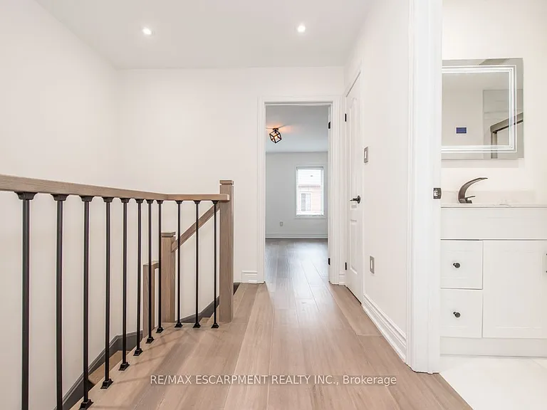 64 City Park Cir — Photo 37