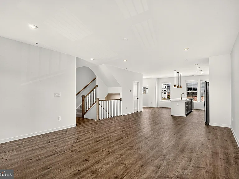 20957 Bluebird Sq — Photo 15