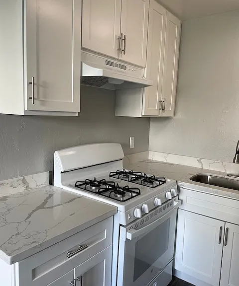 Capitol Ave Apartments — Photo 1