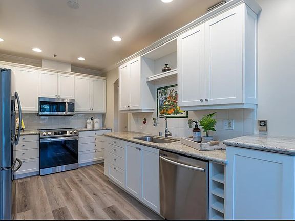 3rd image of 520 Channing Ave