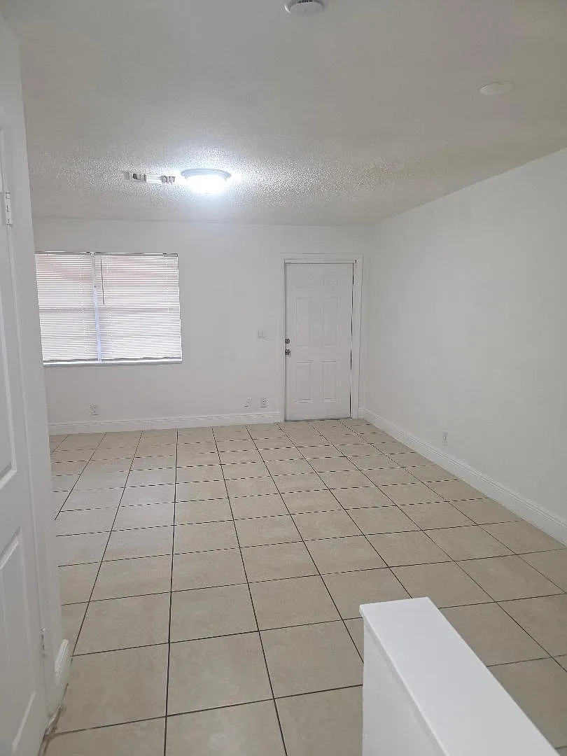 1 bed, 1.0 bath, 2424 sqft, $1,700 — Photo 3