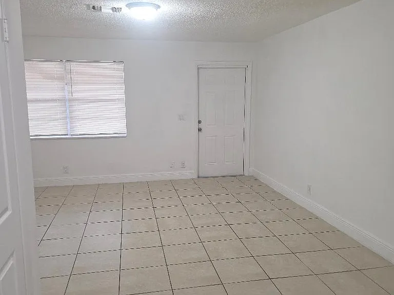 3640 NE 1st Ave #2 — Photo 3