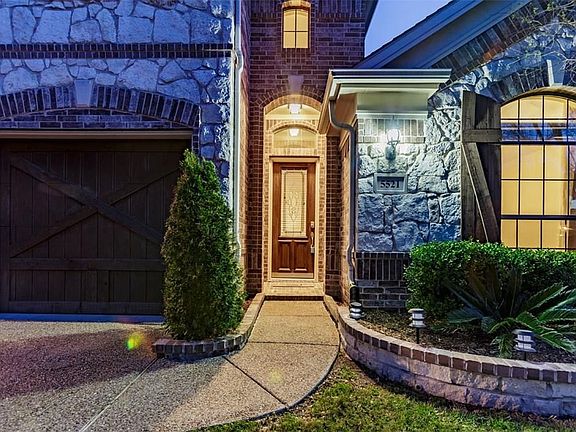 2nd image of 5521 Dorchester Ln