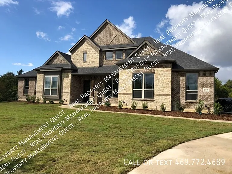 2341 Christine Ln — Photo 1