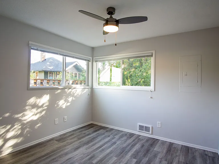 Off SE Belmont: Mid-Century 2Bdr w/Patio & Parking! — Photo 12