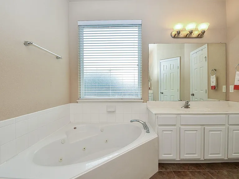 21502 Venture Park Dr — Photo 10