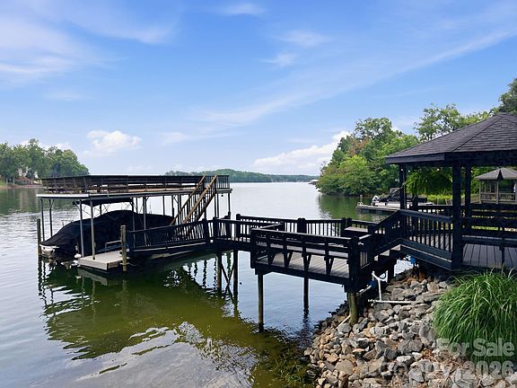4th image of 131 Long Cove Ln
