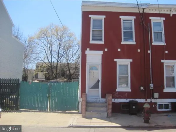55 Oak St, Trenton, NJ 08638