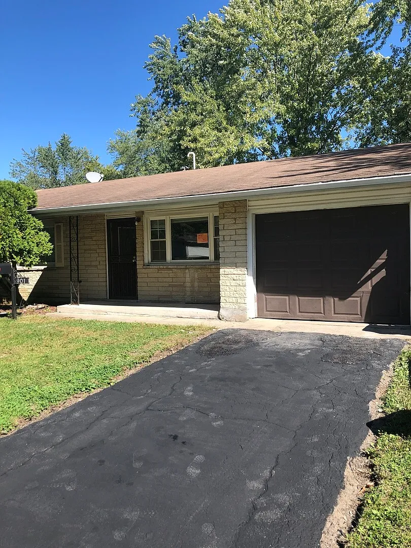 901 Blackhawk Dr photo 1