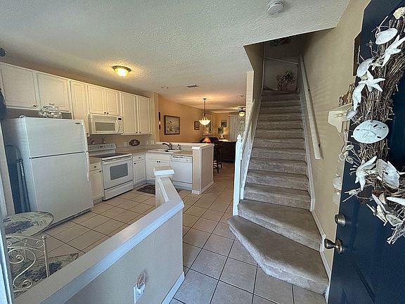 2nd image of 1347 Hampton Park Ln
