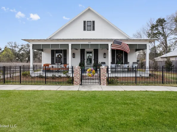 441 Bills Ave, Ocean Springs, MS 39564