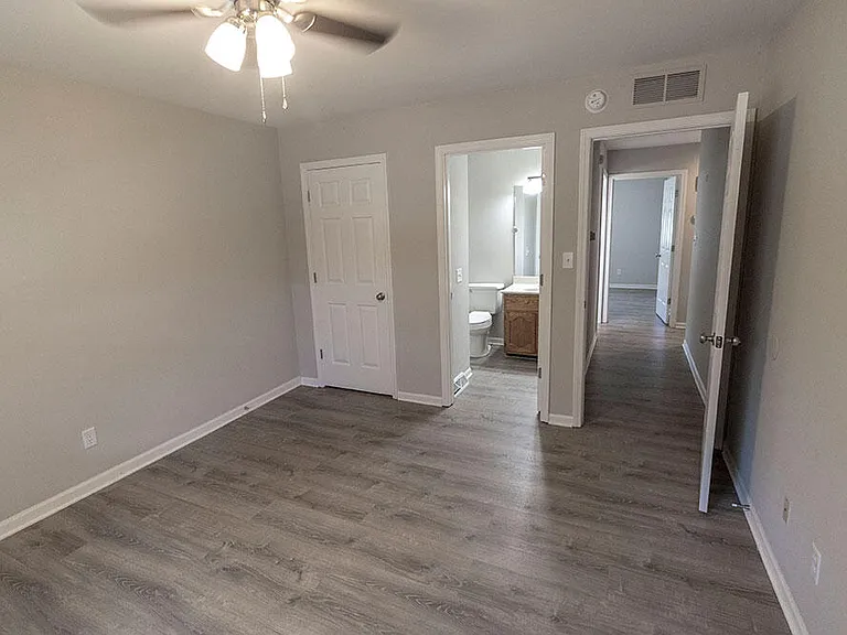 1915 Greenleaves Ct — Photo 17