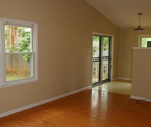 2nd image of 2204 Medford Ln