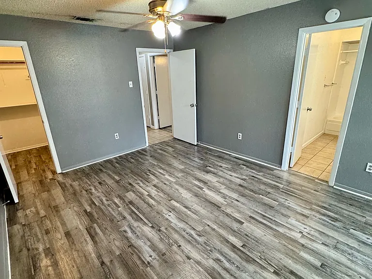 4009 Evergreen St — Photo 7