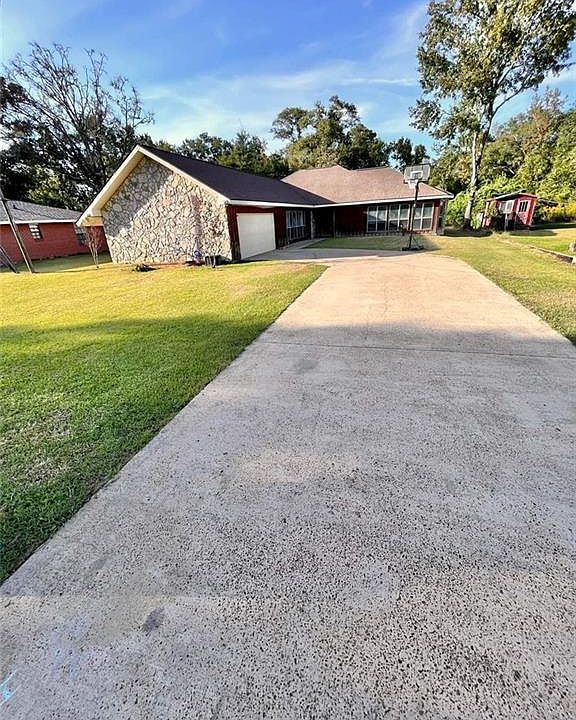 300 New St, Oakdale, LA 71463 | MLS #169545 | Zillow