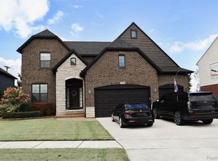 47221 Hidden Meadows Dr, Macomb, MI 48044