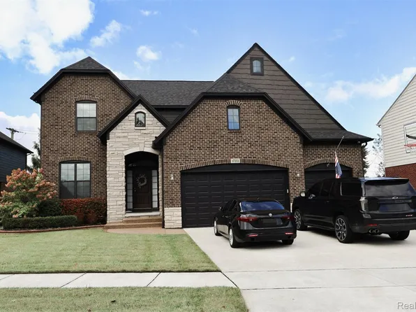 47221 Hidden Meadows Dr, Macomb, MI 48044