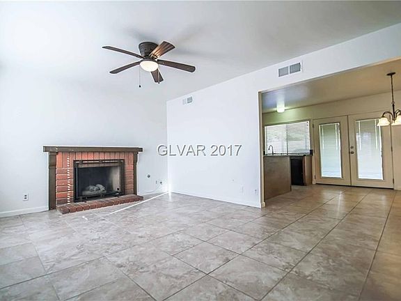 5th image of 7340 Clearwater Cir