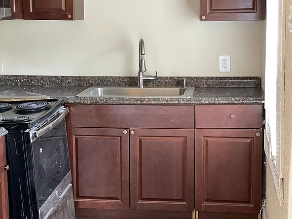 3rd image of 1316 Oleander Ave