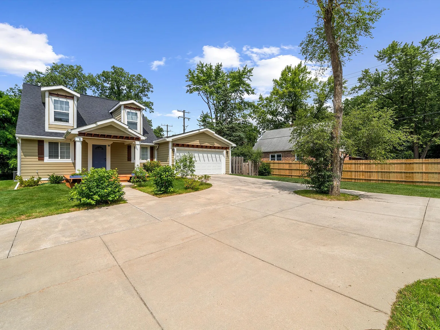 3 bed, 2.5 bath, 2038 sqft, $3,200 — Photo 1