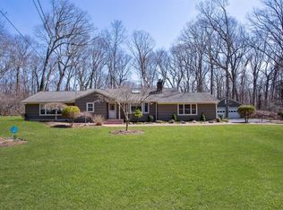 10 Surry Hill Pl, Huntington, NY 11743