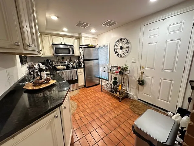 17 Greenough Ln #3 — Photo 6