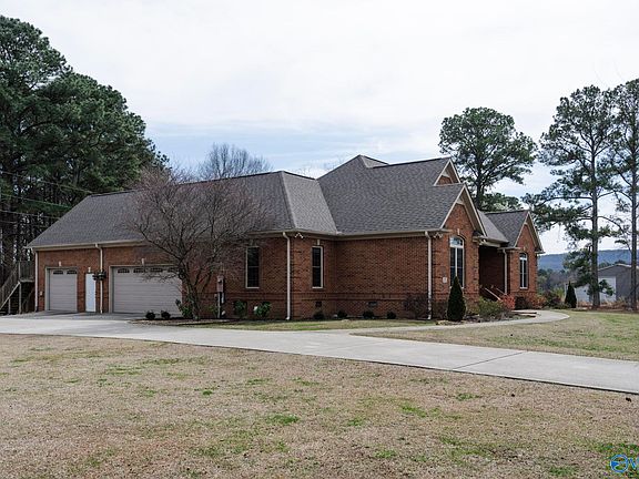 3rd image of 89 Lyle Cir