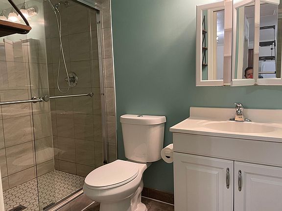 4th image of 678 Elmbrook Way #B