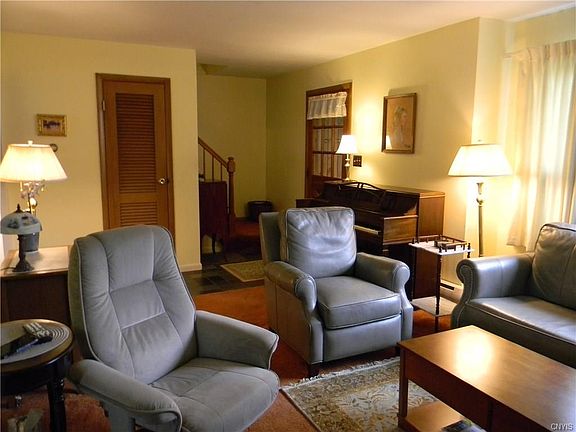 5th image of 8 Brentwood Dr