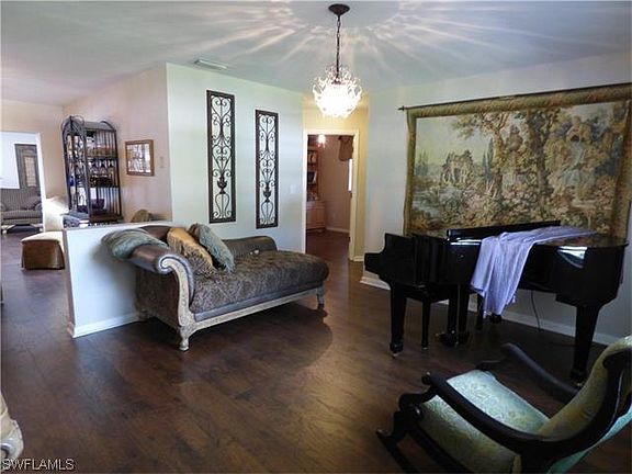 3rd image of 409 Poinsettia Ave
