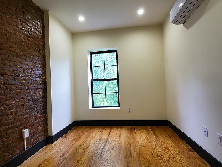 760 Putnam Ave #4 — Photo 9