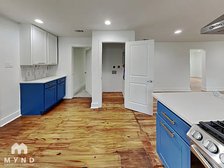 2718 Lawrence St — Photo 5