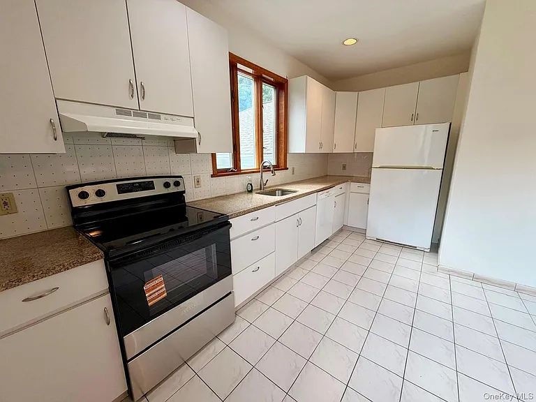 110 Baron De Hirsch Rd #2 — Photo 8