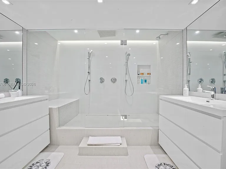 2301 Collins Ave #624 — Photo 9