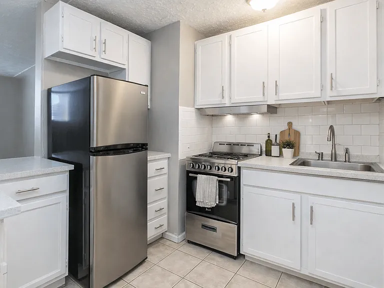Lynwood Apartments — Photo 2