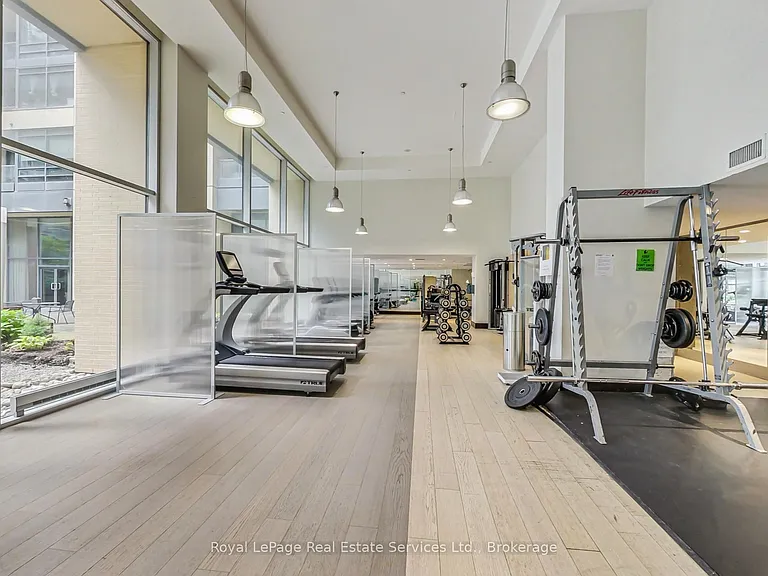 438 King St W #402 — Photo 26