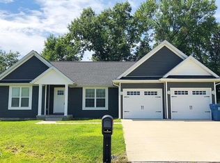 6095 Chandler Dr, Carterville, IL 62918