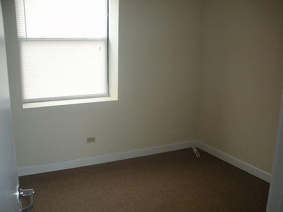 3rd image of 4752 S Wabash Ave APT 100