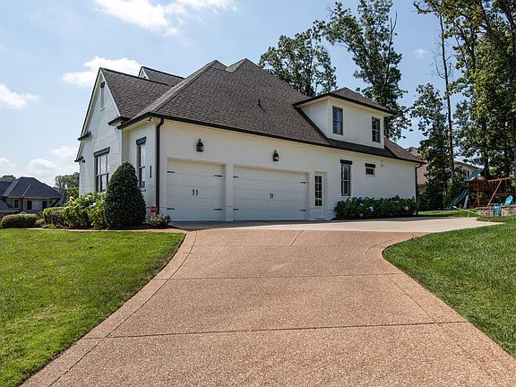 3rd image of 801 Delaware Ct