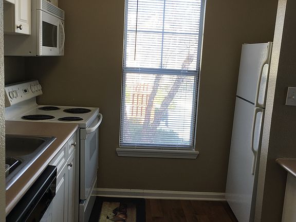 4th image of 13208 Rose Garden Ln