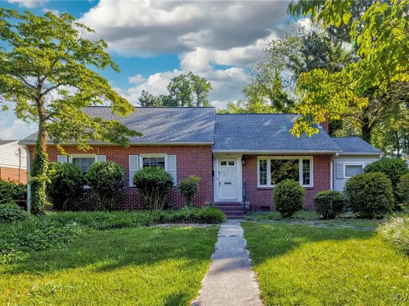 12 Meadow Dr, Newport News, VA 23606